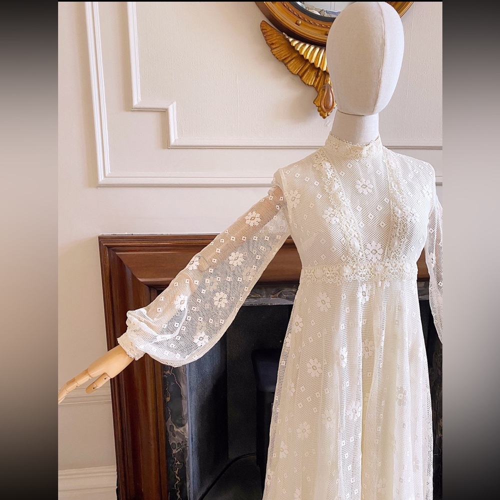 1970’s Vintage Cotton Mix Lace Wedding Dress by John Charles - Picture 3 of 6